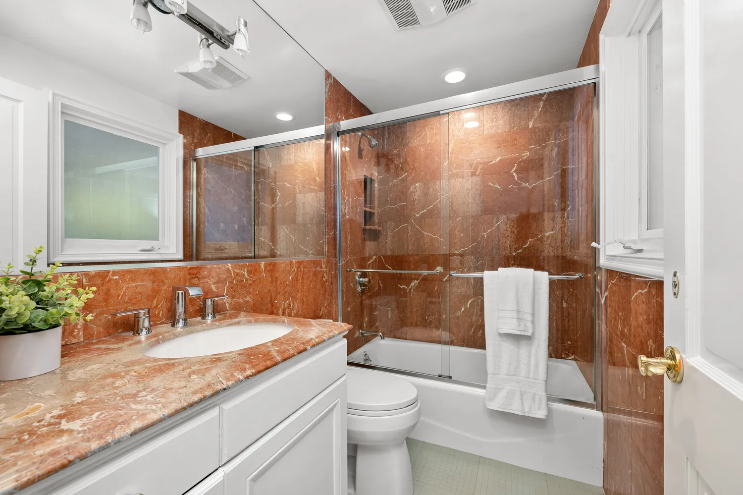 Glass Shower Doors Near You | Glass Innovation